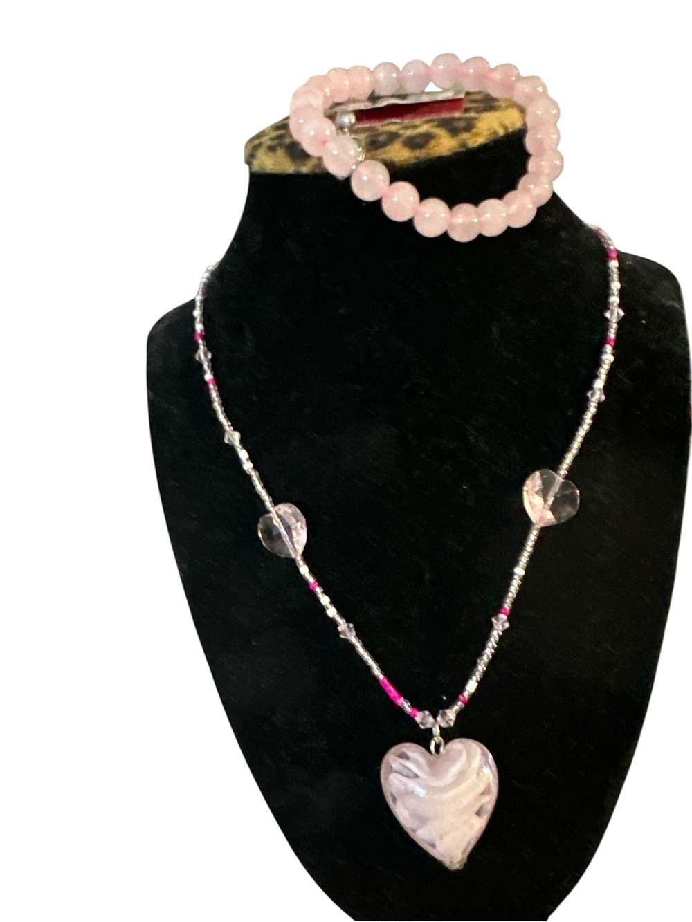 NWT Pink Heart rose quartz Pendant Necklace with Pink Strech bracelet